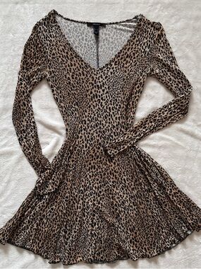 Forever 21 Leopard Print V-Neck Dress with Flowy Lettuce Hem Skirt | Sz: Small